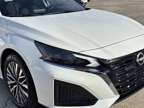 Used 2025 Nissan Altima 2.5 SV FWD image 5