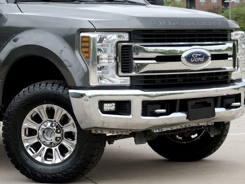 Used 2019 Ford F250 XLT w/ XLT Premium Package image 2