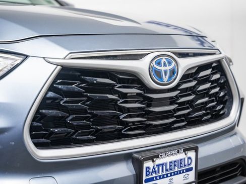 Certified 2023 Toyota Highlander LE image 13