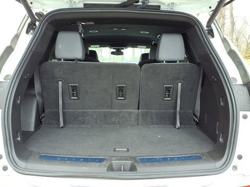 Used 2023 Buick Enclave Essence image 9