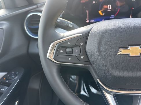 Used 2025 Chevrolet Trax LT w/ LT Convenience Package image 13