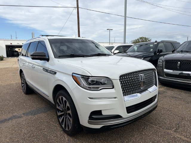 Used 2024 Lincoln Navigator Reserve AWD/4WD image 4