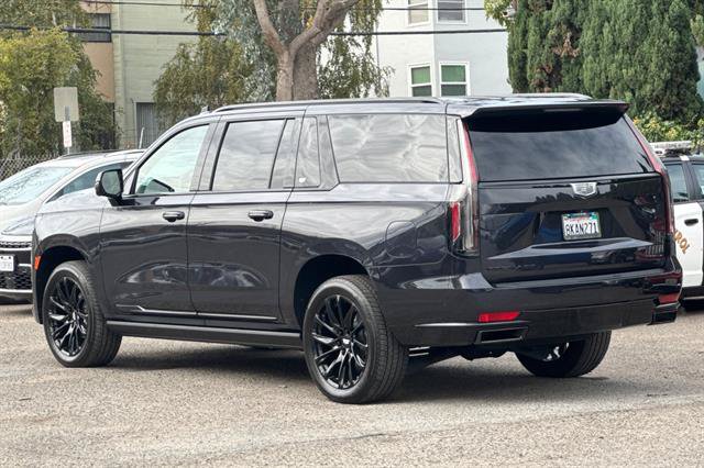 Used 2023 Cadillac Escalade ESV Sport w/ LPO, ONYX Package AWD/4WD image 5
