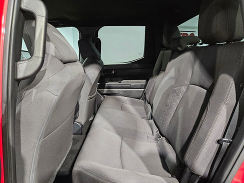 Certified 2025 Toyota Tacoma SR5 AWD/4WD image 35