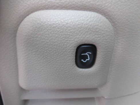 Used 2018 Jeep Grand Cherokee Overland AWD/4WD image 16