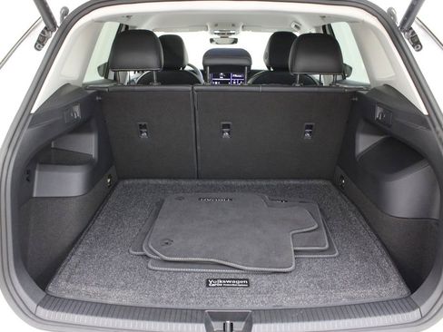 Used 2025 Volkswagen Tiguan SE image 28