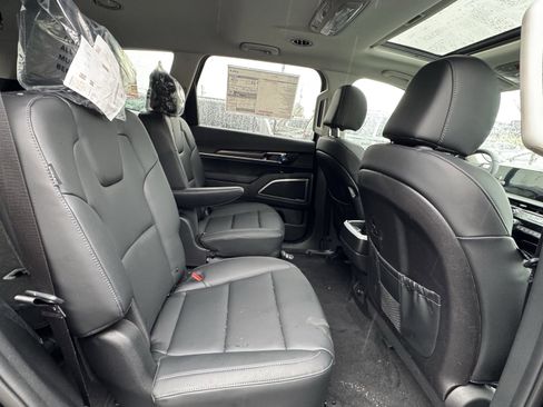 New 2025 Kia Telluride S image 18