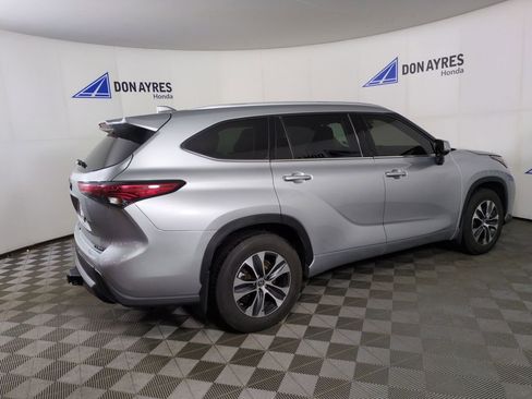 Used 2022 Toyota Highlander XLE image 8