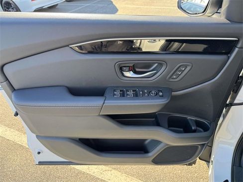 New 2025 Honda Pilot Touring image 14