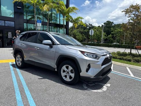 Used 2021 Toyota RAV4 XLE FWD image 3