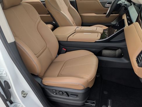 Used 2025 INFINITI QX80 Sensory AWD/4WD image 22