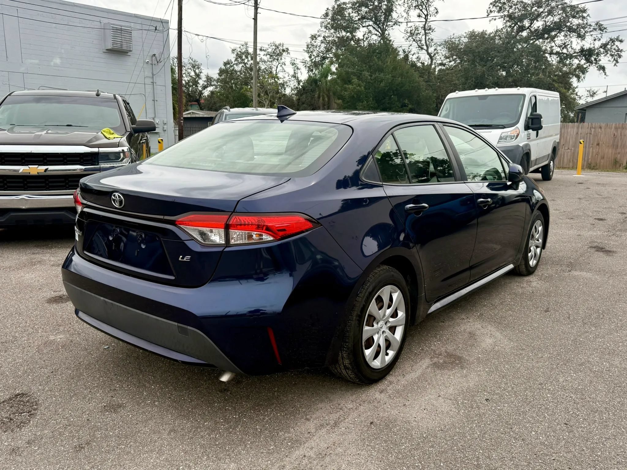 Used 2020 Toyota Corolla LE FWD image 5