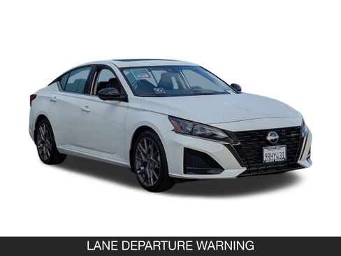 Certified 2024 Nissan Altima 2.0 SR image 2