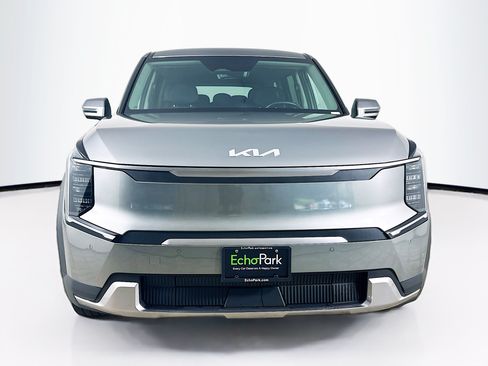 Used 2024 Kia EV9 Light RWD image 2