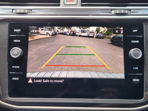 Certified 2023 Volkswagen Tiguan SE w/ Panoramic Sunroof Package FWD image 13