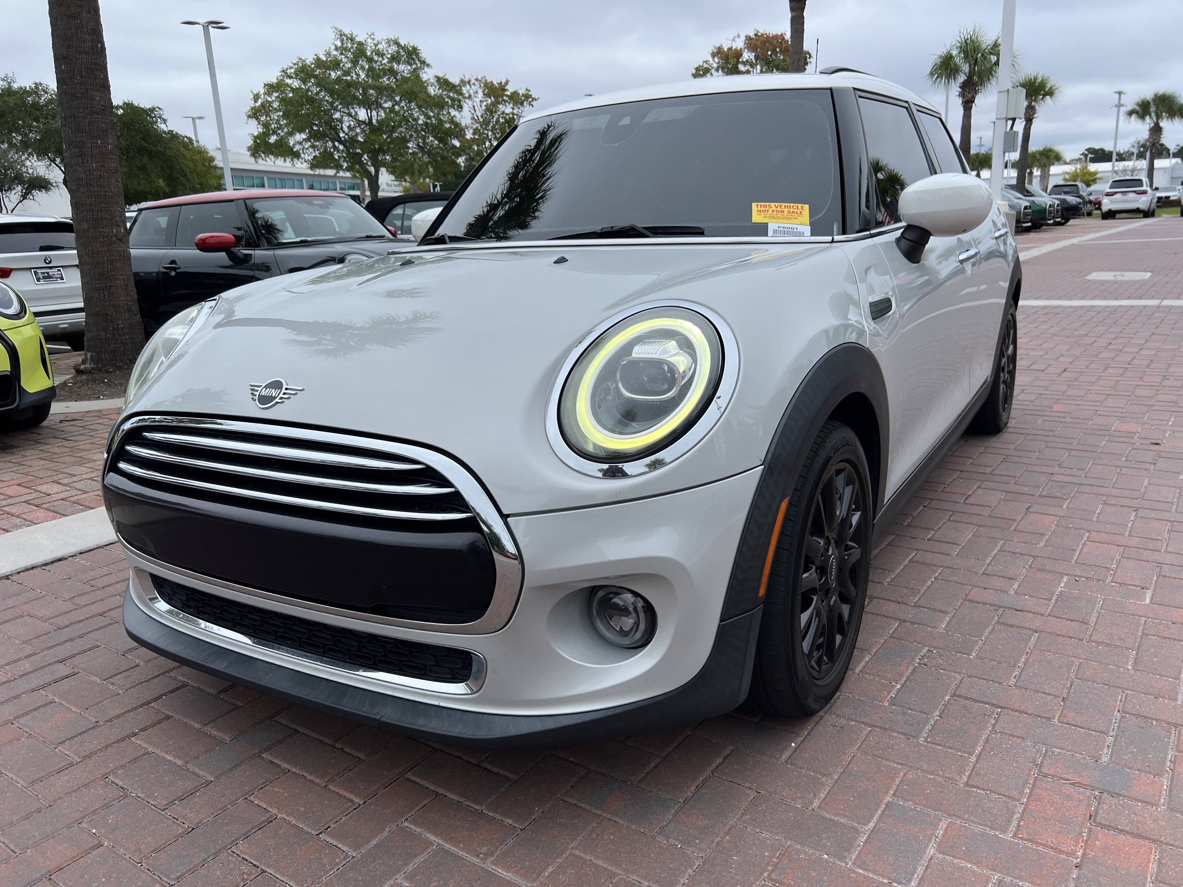 Used 2020 MINI Cooper 4-Door Hardtop w/ Premium Package FWD image 5