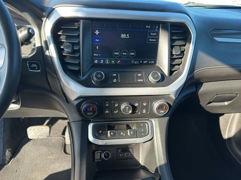 Used 2023 GMC Acadia SLT image 19