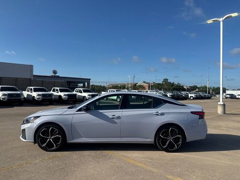 Certified 2025 Nissan Altima 2.5 SR FWD image 14