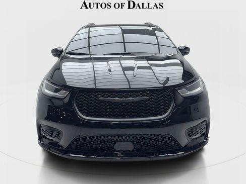 Used 2026 Chrysler Pacifica Limited w/ S Appearance Package FWD image 3