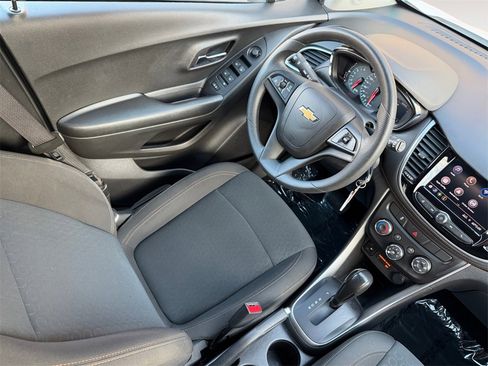 Used 2021 Chevrolet Trax LS w/ Tint and Cruise Package image 15