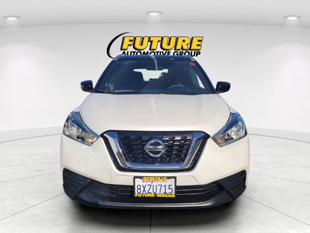 Used 2018 Nissan Kicks SV FWD image 2