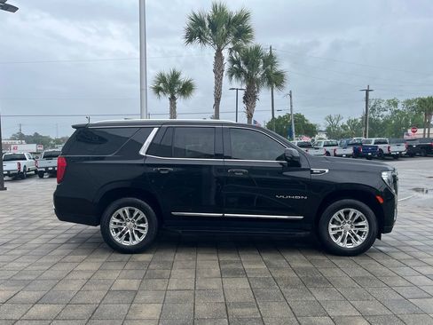 Used 2023 GMC Yukon SLT w/ SLT Luxury Package RWD image 7