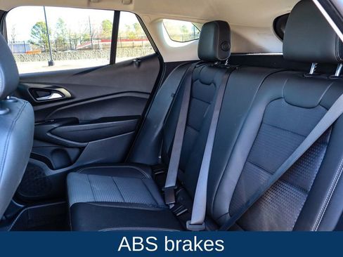 Used 2025 Chevrolet Trax LT w/ LT Convenience Package image 12