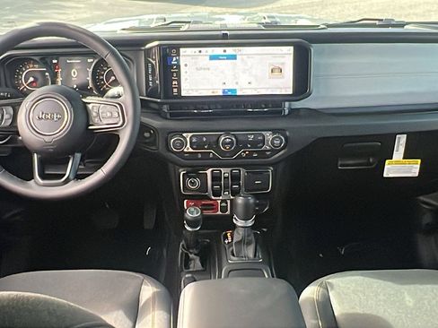 New 2025 Jeep Gladiator Willys image 19