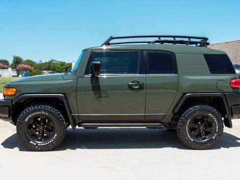 Used 2011 Toyota FJ Cruiser 4WD w/ Trail Teams Special Edition image 11