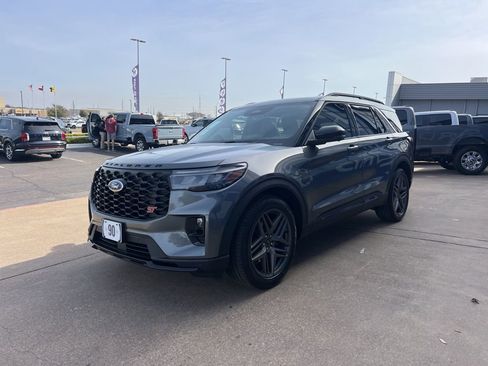 New 2026 Ford Explorer ST image 3