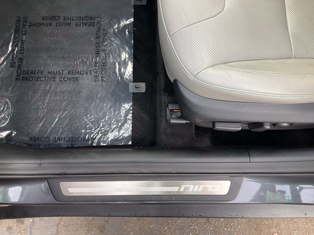 Used 2019 Kia Niro EX Premium w/ Sunroof Package FWD image 14