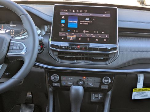 New 2026 Jeep Compass Latitude image 17