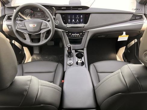 New 2026 Cadillac XT5 Luxury image 9