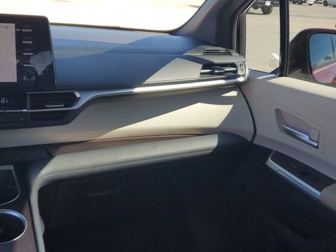 Certified 2021 Toyota Sienna XLE image 26