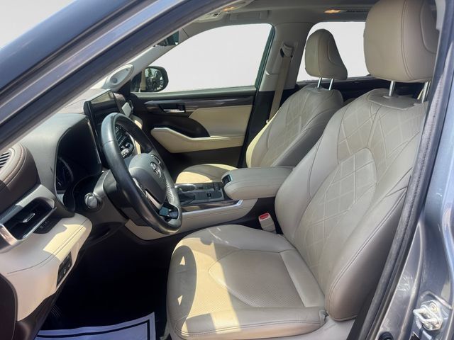 Used 2022 Toyota Highlander Platinum FWD image 11