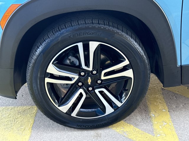 Used 2025 Chevrolet TrailBlazer LT w/ LT Cold Weather Package FWD image 11