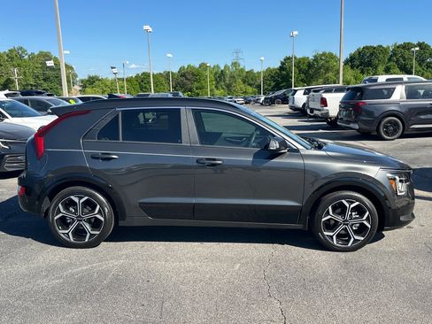 Certified 2025 Kia Niro EX Touring image 2