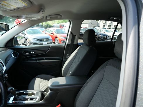 Used 2019 Chevrolet Equinox LT w/ Driver Convenience Package AWD/4WD image 11