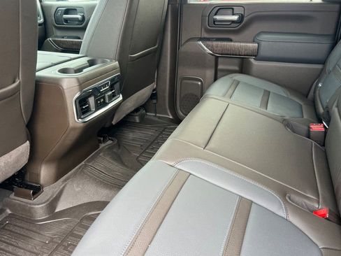 Used 2023 GMC Sierra 3500 Denali w/ Denali Ultimate Package AWD/4WD image 9