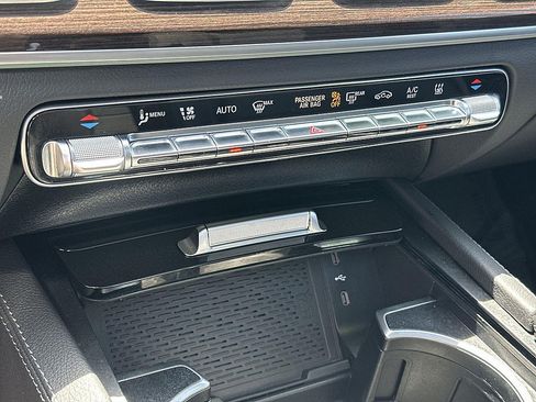 Used 2025 Mercedes-Benz GLE 450e 4MATIC w/ Driver Assistance Package image 38