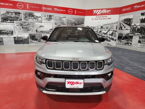 Used 2023 Jeep Compass Limited image 10