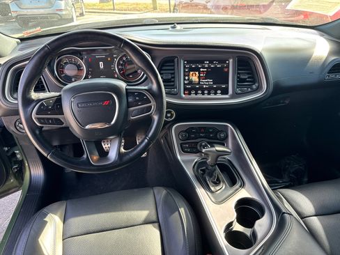 Used 2022 Dodge Challenger SXT w/ Plus Package image 7