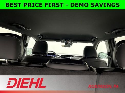 New 2025 Jeep Grand Cherokee Limited w/ Black Appearance Package image 10