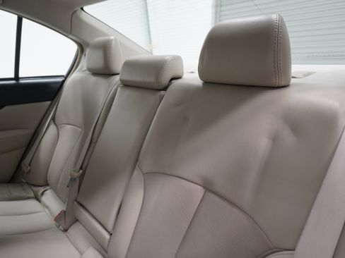 Used 2013 Subaru Legacy 3.6R Limited image 8