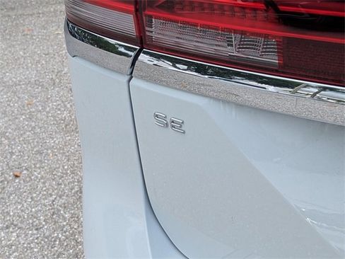 Used 2025 Volkswagen Atlas SE w/ Black Wheel Package image 8