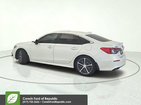 Used 2024 Honda Civic Touring image 3