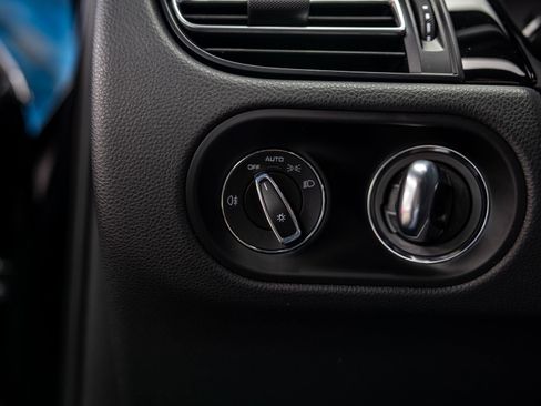 Certified 2023 Porsche Macan AWD/4WD image 37