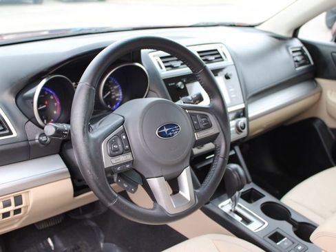 Used 2017 Subaru Outback 2.5i Premium image 18