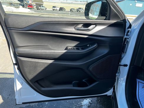 Used 2025 Jeep Grand Cherokee L Altitude image 12