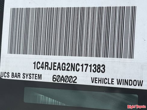 Used 2022 Jeep Grand Cherokee Laredo E RWD image 33